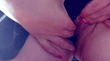 whatsapp girl fingering pussy with bottle 😏 082 3649087