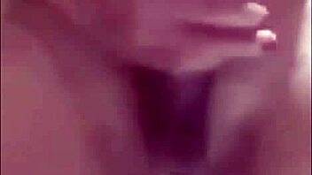 शिमेल बड़े लंड को हिलाकर मोटा कमशॉट निकालती