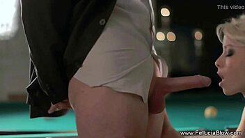 fellucia casually plays game with friends in relaxed setting