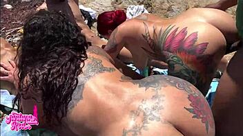 Can Santana Red and Queen Rogue handle group action?