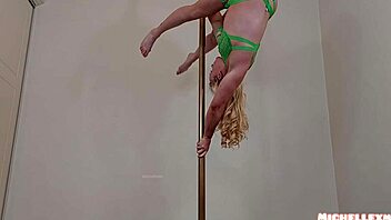 Muscular MILF tricks her way to pleasure