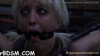 marvelous lady uses vibrator in her tight spot