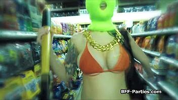 titty bikini thieves sharin’ dick after wild heist