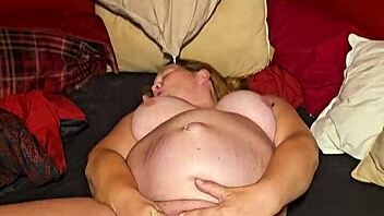 Mature woman reaches intense orgasm while pleasuring herself