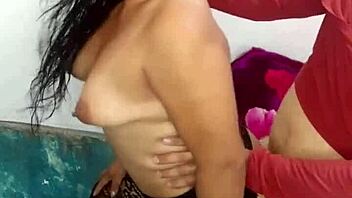 Uy Que Rico Me Culea Mi Padrastro Cuando Me Encuentra Masturbándome