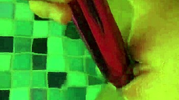 melena maria rya plays with wet pussy in pool