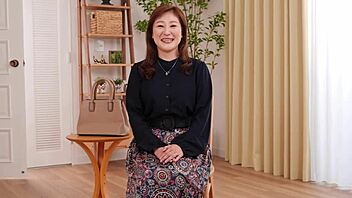 First-Time Filming of Mature Wife Minori Oohira’s Plump Body