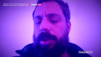 morena safada skips party for steamy bedroom sucking