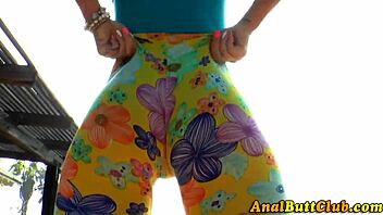 Fetish video featuring a woman with a large buttocks bouncing her rear end