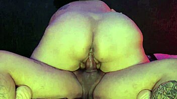 A Mi Hermanastra Le Gusta Darse De Sentones En Mi Verga!