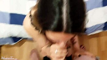 Sexy babe deepthroats in stockings