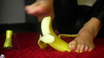 Unbelievable! Jelisa Rose crushes banana with feet for wild footjob. Never seen anything like it!