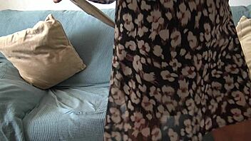 tehotná žena podvádza s doručovateľom v tvrdom domácom klipe