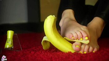 Unbelievable! Jelisa Rose crushes banana with feet for wild footjob. Never seen anything like it!