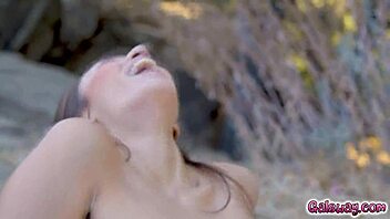 garotas 18+ candice dare e bella rolland perdidas exploram mata