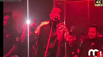 fui no show do mc gw e acho que exagerei subi no balc�o e tirei a roupa