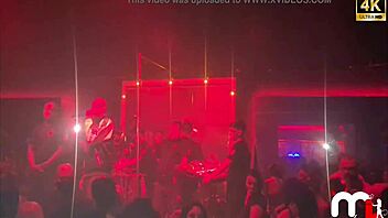 fui no show do mc gw e acho que exagerei subi no balc�o e tirei a roupa