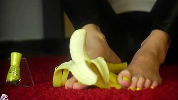 Unbelievable! Jelisa Rose crushes banana with feet for wild footjob. Never seen anything like it!