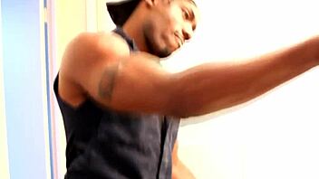 六块腹肌黑人猛男近距离撸粗黑大屌