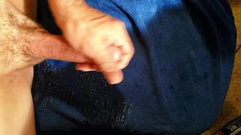 Soloboy si tahá velký čurák dokud nevystříkne várku