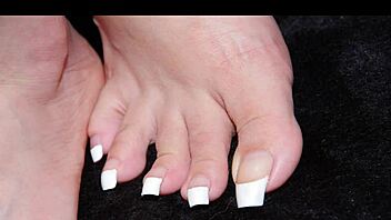 i love these sexy asian toes and feet