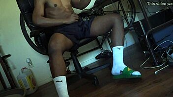 Big Bulge In Shorts Wanking!