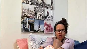 Anna Maria, wyglądasz oszałamiająco w tej seksownej różowej bieliźnie!