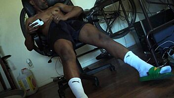 Big Bulge In Shorts Wanking!