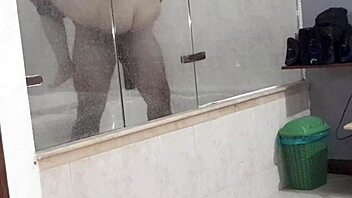 I fucked the horny latina in the hotel bathtub