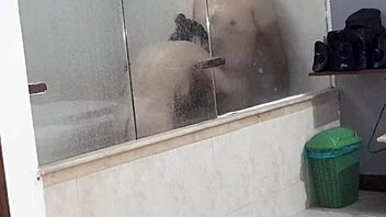 I fucked the horny latina in the hotel bathtub