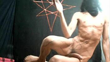 I admire bearded lady's feet and cock