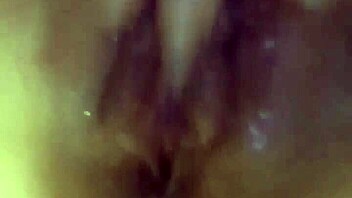 Geile milf masturbeert aan mij denkend en komt keihard klaar