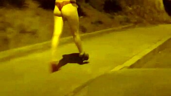 Stealthy outdoor exhibitionist in Quito, Ecuador