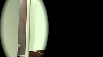 Danny Mancini Kedapatan di Kamar Mandi 😏