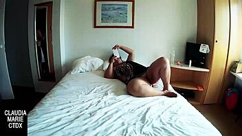 Intense fingering leads to orgasm for curvy woman