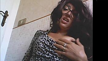 Grazie, foto del tuo cazzo mi fanno gocciolare la fica