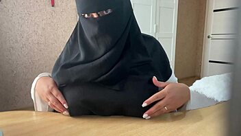 arab milf goin’ crazy touchin’ herself live on web chat… so hot