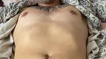 una mamada bien rica por la mañana con orgasmo