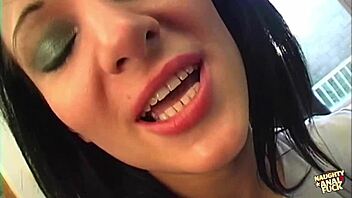 feeding his girl with cum from her pussy after anal sex is just paradise 😍