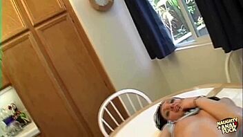 feeding his girl with cum from her pussy after anal sex is just paradise 😍