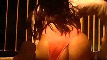 Bruninha Gata Shows Off Her Legs.