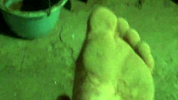 Female Dirty Soles: Barefoot Fetish with Amateur Feet