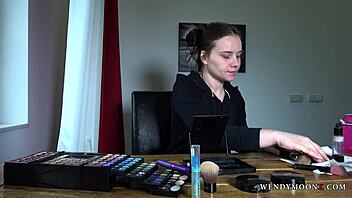 Amateur pornstar Wendy Moon's morning-after beauty routine
