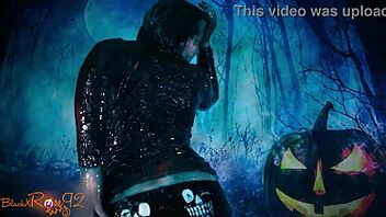 I can't resist this Halloween milf in messy roleplay!