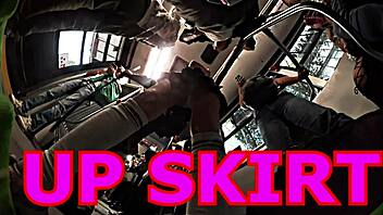 Küçük Fahişe Etek Altında Göğüslerini Flaşlıyor Metrobüste, Değil Mi?