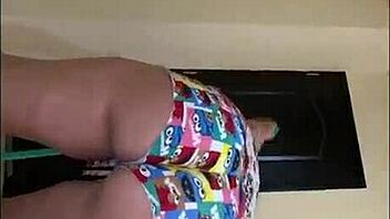 Me Hago La Paja Detras De Mi Hermanastra Mientras Ella Ordena Le Digo Que Me Debe Obedecer Por Que Yo Soy El Hombre Dialogos En Español