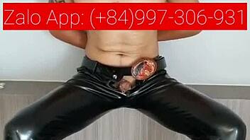 Czech Hunter Casts Big Dick Gay In Thailand!