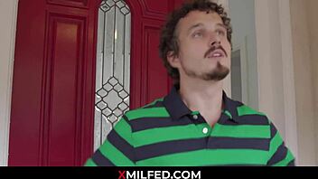 Chlape, som šokovaný z macochy mojej frajerky Dee Williams v kuchyni