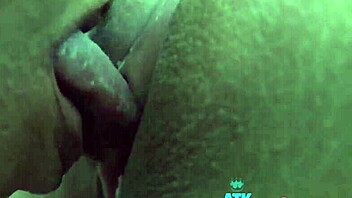 يا ميلاني ماري، جاهزة للمعلم يلمس ويحرك كسك في الـ POV؟