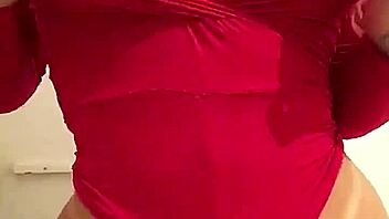 Sultry Peruvian pornstar flaunts curves in explicit video